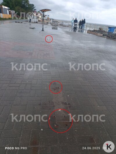 В Зеленоградске начала разрушаться новенькая плитка на променаде, а из старой торчат опасные железки (фото)  - Новости Калининграда | Фото: «Клопс»