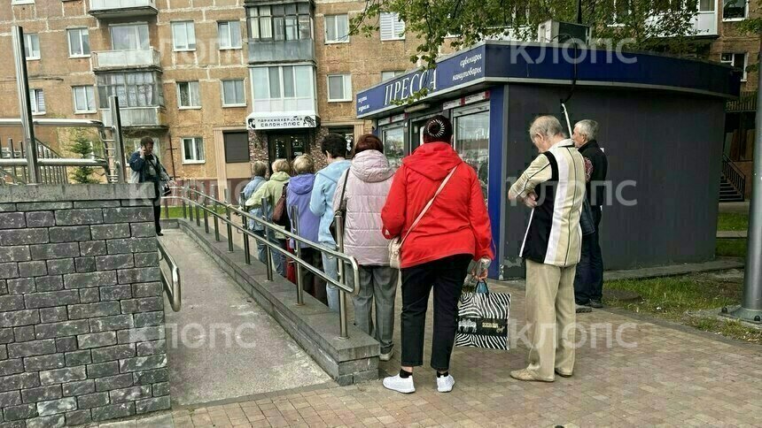 В мэрии Калининграда разъяснили, нужно ли пенсионерам вновь стоять в очередях для пополнения льготных транспортных карт на июль - Новости Калининграда | Фото: «Клопс»