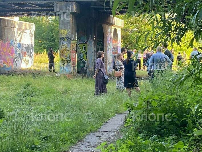 «Дети прыгали через забор»: репортаж с калининградской заброшки, где подростки пострадали от взрыва баллона (фото)   - Новости Калининграда | Фото: «Клопс»