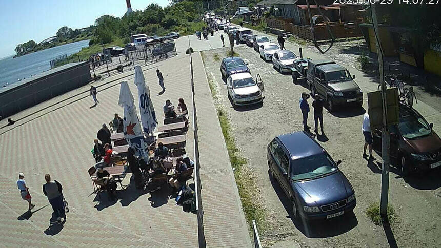 В Балтийске из-за ветра отменили паром, со стороны косы собирается очередь из машин - Новости Калининграда | Кадр с камеры