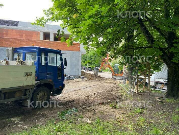 В Калининграде уютный сквер на Вагонке разворотили строительной техникой (фото)   - Новости Калининграда | Фото: очевидец
