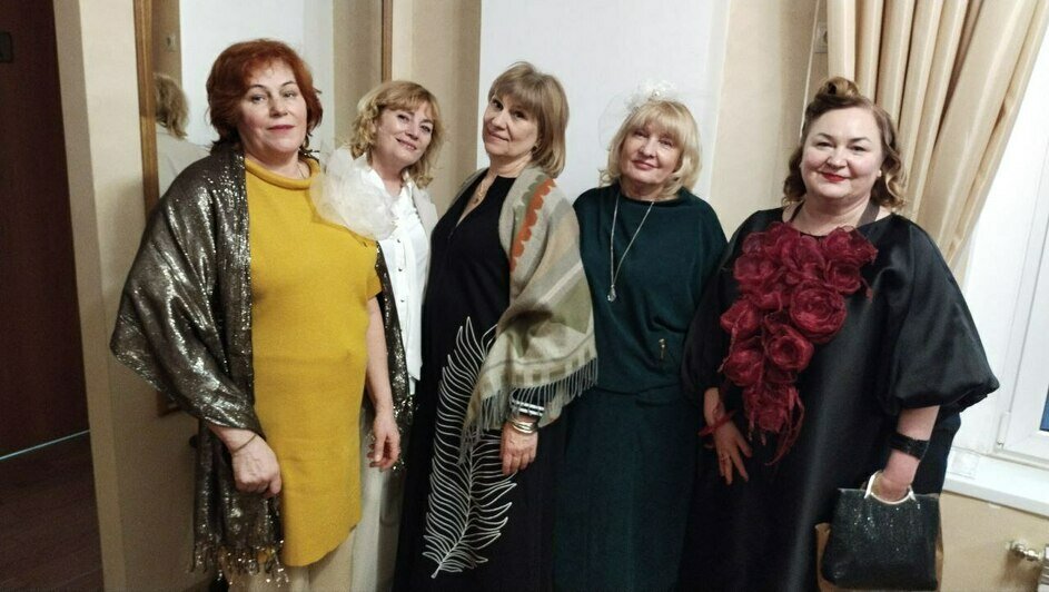 «Все мужчины смотрели с восторгом»: как калининградки возвращают моду на элегантность и учатся не стесняться красоты - Новости Калининграда | Фото из телеграм-канала «Красивый выход Калининград»