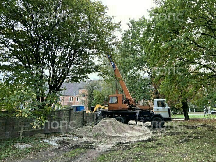 В Калининграде уютный сквер на Вагонке разворотили строительной техникой (фото)   - Новости Калининграда | Фото: очевидец