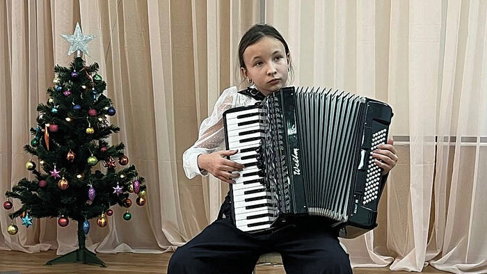 Маргарита играет на  аккордеоне и фортепиано | Фото: из архива героя публикации