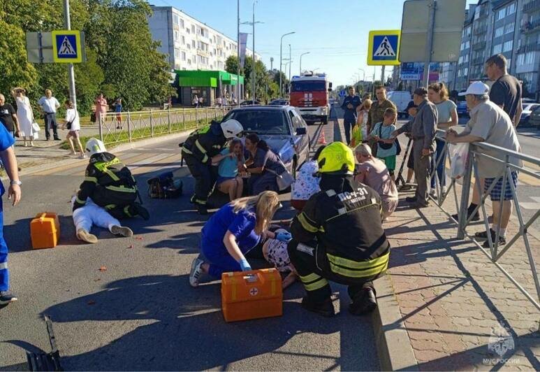 В Светлом 19-летний водитель сбил трёх женщин на пешеходном переходе (фото, видео)   - Новости Калининграда | Фото: ГУ МЧС России по Калининградской области