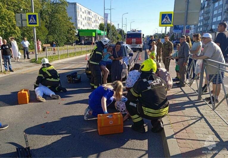 В Светлом 19-летний водитель сбил трёх женщин на пешеходном переходе (фото, видео)   - Новости Калининграда | Фото: ГУ МЧС России по Калининградской области