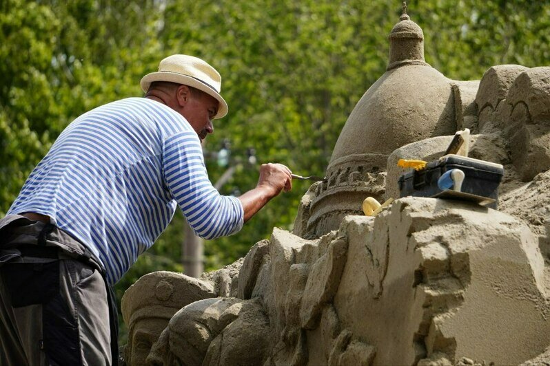 В Светлогорск для фестиваля песчаных скульптур  завезли свыше 500 тонн песка (фото, видео)   - Новости Калининграда | Фото: телеграм-канал Владимира Бондаренко