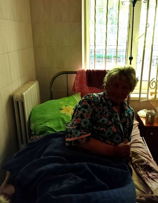 Старушку, которая несколько часов провела у дороги на жаре, приютил Центр социальной адаптации в Советске  - Новости Калининграда | Фото: Центр социальной адаптации 