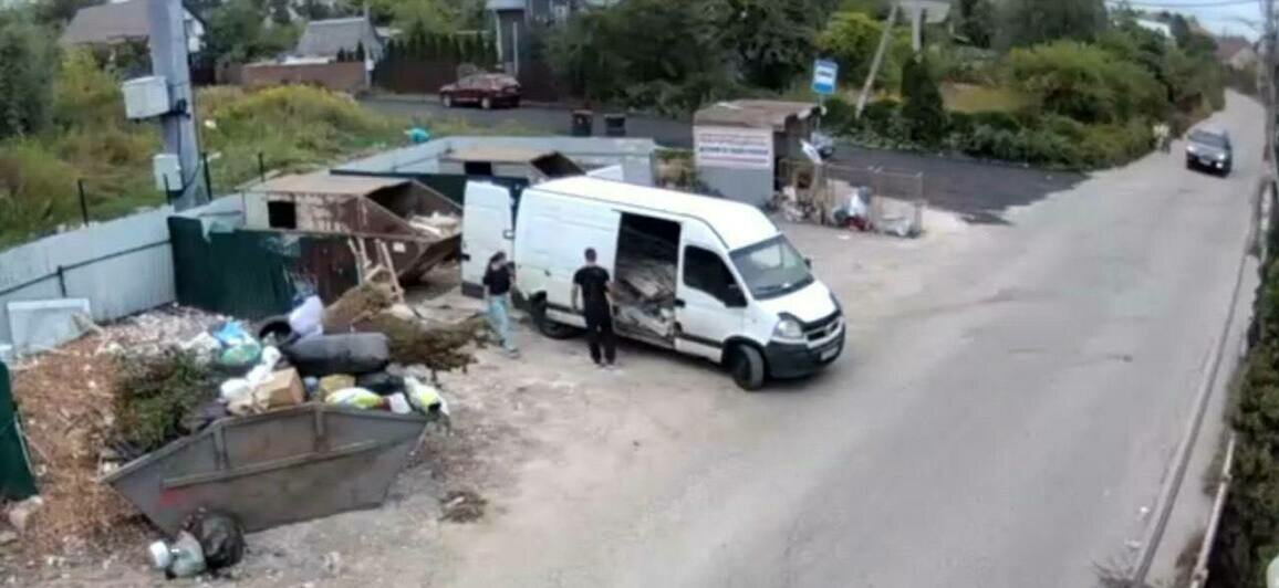 Заплатил 40 тысяч рублей за неправильно выброшенные отходы: в Калининграде минприроды вместе с ГАИ поймали нарушителя - Новости Калининграда | Фото: Минприроды