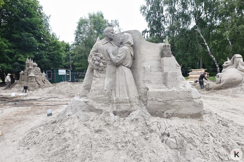 В Светлогорске готовятся к открытию фестиваля песочных скульптур (фоторепортаж) - Новости Калининграда | Фото: Александр Подгорчук / «Клопс»
