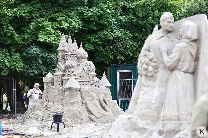 В Светлогорске готовятся к открытию фестиваля песочных скульптур (фоторепортаж) - Новости Калининграда | Фото: Александр Подгорчук / «Клопс»