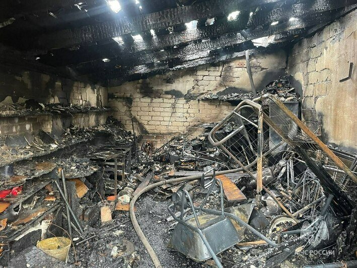 Под Калининградом пожарные предотвратили взрыв газовых баллонов в гараже частного дома (фото)   - Новости Калининграда | Фото: ГУ МЧС России по Калининградской области