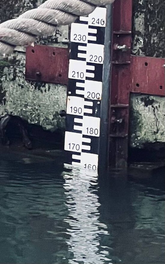 В судоходном канале в Балтийске поднялась вода, автомобилистов просят ездить аккуратнее  - Новости Калининграда | Фото: ООО «Балтийская судоходная компания» 