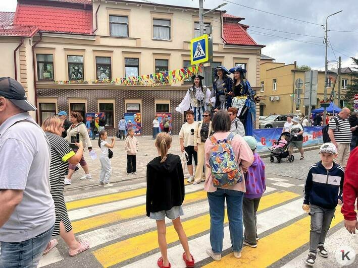 У людей сдают нервы: очередь за бесплатной ухой в День рыбака в Пионерском растянулась на полкилометра   - Новости Калининграда | Фото: «Клопс»