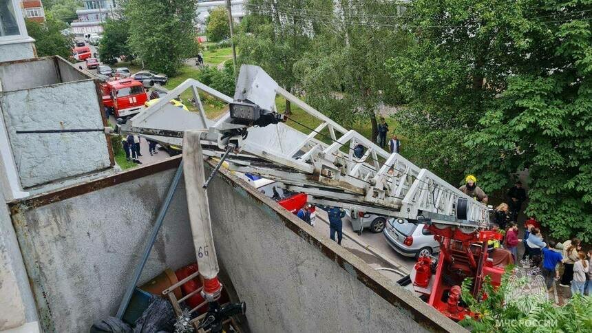 Девочку сняли с балкона третьего этажа | Фото: ГУ МЧС по Калининградской области 