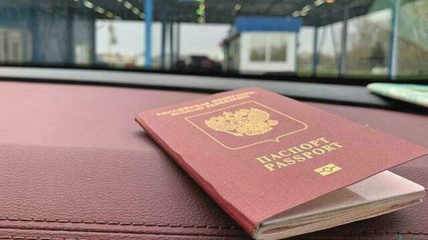 Без биометрии не пустят: Латвия перестала признавать старые российские загранпаспорта | Фото: архив &quot;СК&quot;