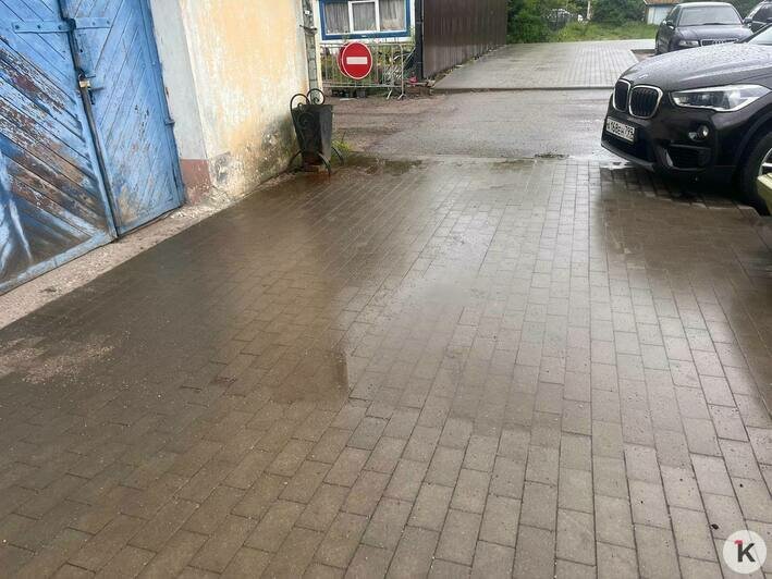 Пионерский «арт-объект»: вместо ремонта — разметка по ямам (фото) - Новости Калининграда | Фото: «Клопс»