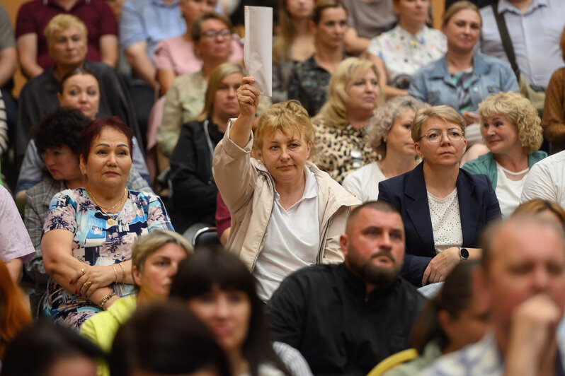 В Гвардейске губернатор впервые провёл выездное заседание регионального правительства в новом формате | Фото: Александр Мелехов 
