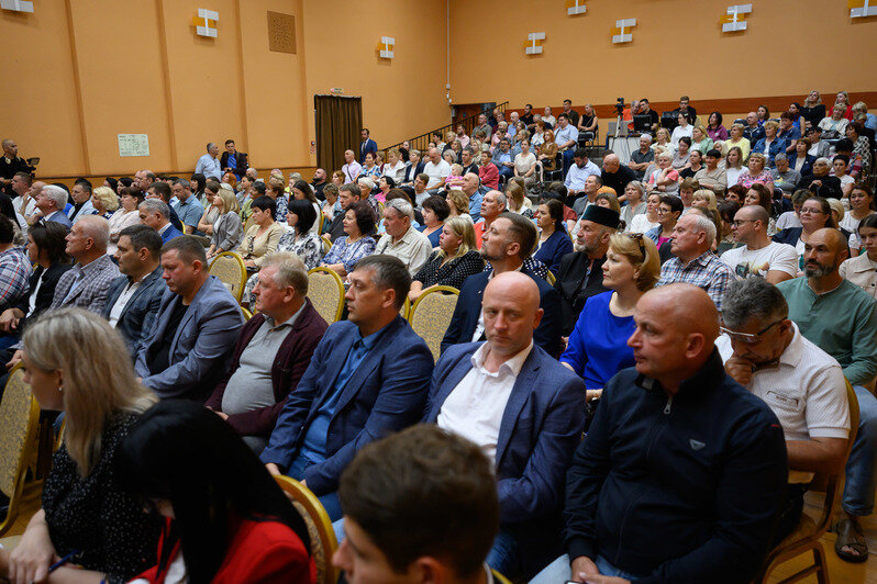 В Гвардейске губернатор впервые провёл выездное заседание регионального правительства в новом формате | Фото: Александр Мелехов 