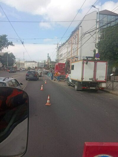 Перекрыли две полосы движения: в Калининграде на Ленинском проспекте произошла коммунальная авария - Новости Калининграда | Фото: Администрация Калининграда