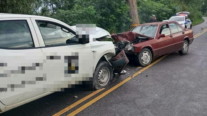 В Славском районе Mitsubishi в лобовую «атаковал» Mercedes - Новости Калининграда | Фото: Госавтоинспекция Калининградской области