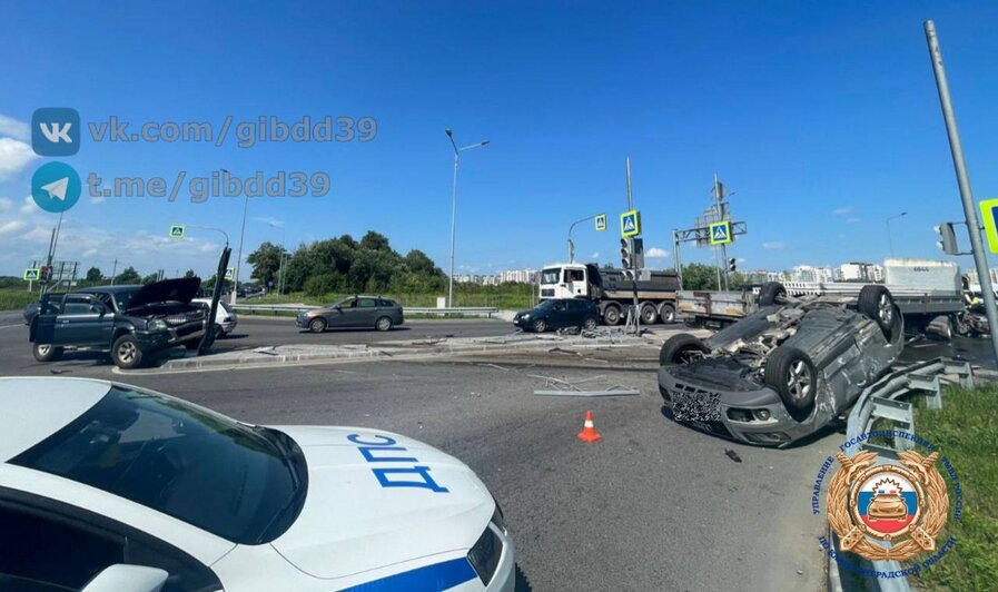 В полиции прокомментировали массовое ДТП на Аллее Смелых, где пострадал маленький ребёнок  - Новости Калининграда | Фото: ГАИ Калининградской области 