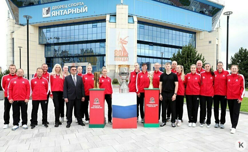 Стать частью спортивной истории: в Калининград привезли главный трофей Континентальной хоккейной лиги (фоторепортаж)  - Новости Калининграда | Фото: Александр Подгорчук / «Клопс»