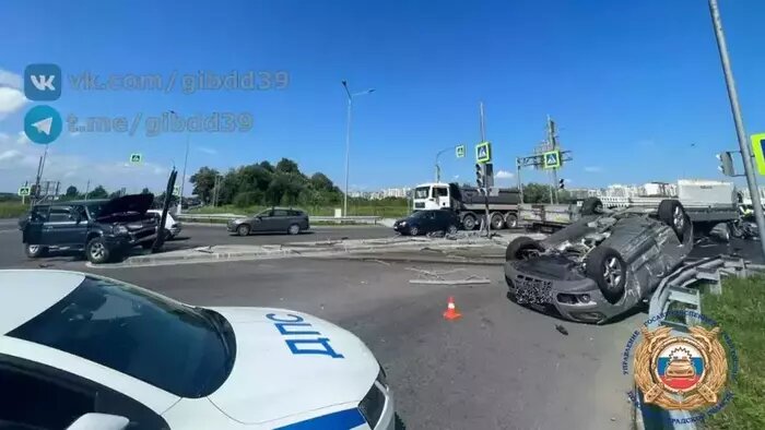 Выжили чудом: в страшном ДТП на Окружной, где пострадали 8 человек, все спаслись | Фото: группа ГАИ Калининградской области в &quot;ВКонтакте&quot;
