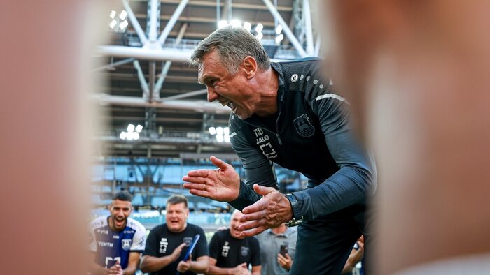 Андрей Талалаев гонит свою команду вперёд, в результате «Балтика» пока впервые в истории на третьем месте РПЛ после двух туров | Фото: fc-baltika.ru 