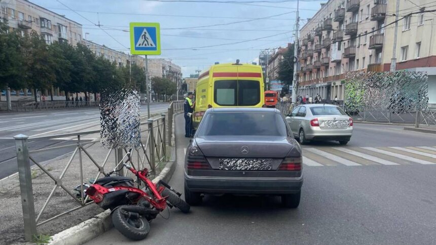 На Ленпроспекте подросток на мопеде врезался в легковушку  - Новости Калининграда | Фото: ГАИ Калининградской области 
