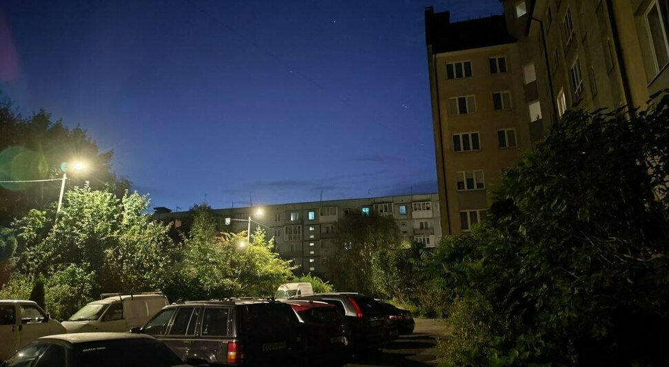 Сотрудники ППС приехали на ул. Мира, где буянил местный житель | Фото: «Клопс»