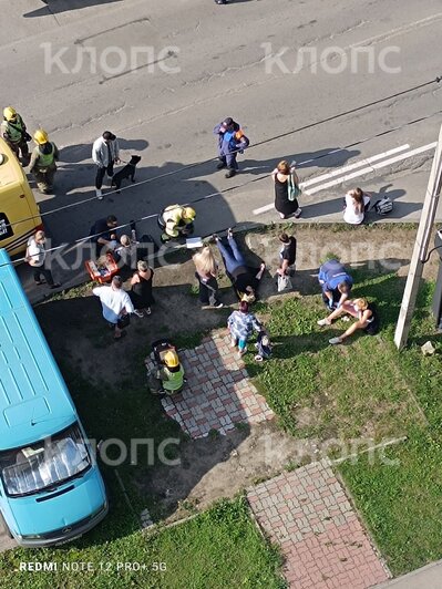 Очевидцы засняли спасение пассажиров, пострадавших в ДТП с двумя маршрутками на Интернациональной - Новости Калининграда | Фото: очевидец 
