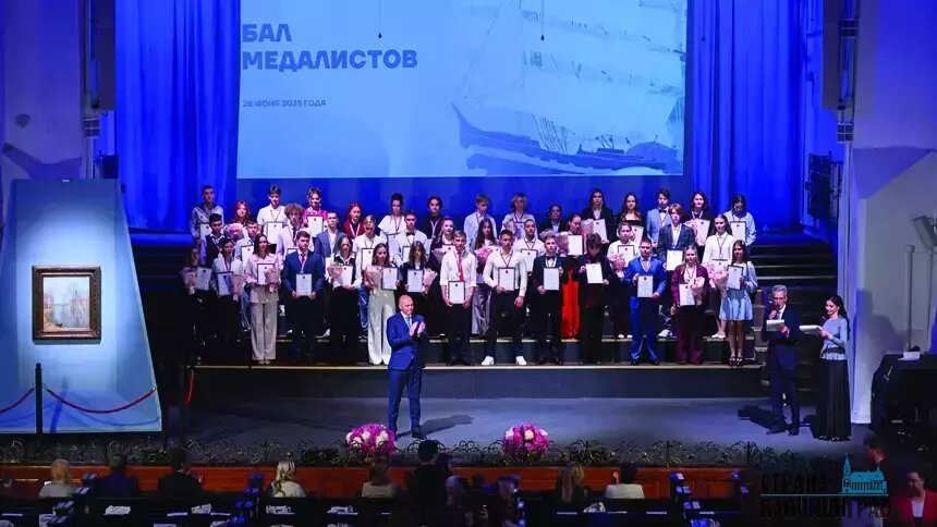 Получить золотую медаль выпускнику помогла прокуратура  | Фото: Александр Мелехов