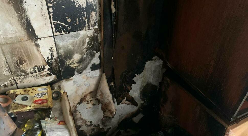 На Артиллерийской ночью из-за пожара в 10-этажном доме трубили сирены - Новости Калининграда | Фото: МЧС региона