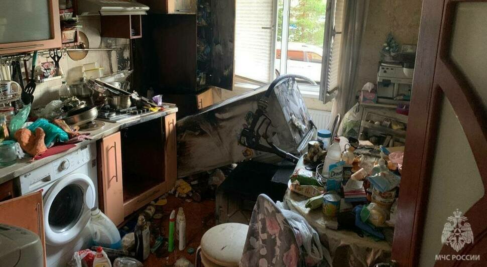 На Артиллерийской ночью из-за пожара в 10-этажном доме трубили сирены - Новости Калининграда | Фото: МЧС региона