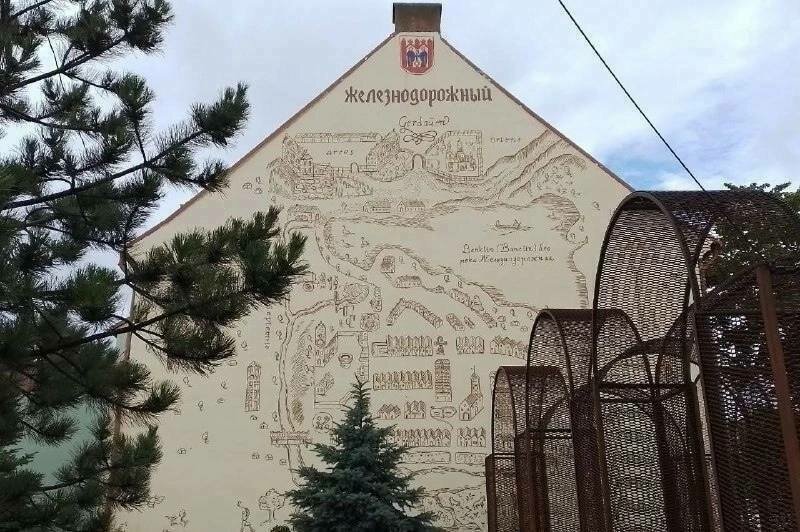 В Железнодорожном нарисовали средневековую карту на стене дома (фото) - Новости Калининграда | Фото: Калининград.Ru