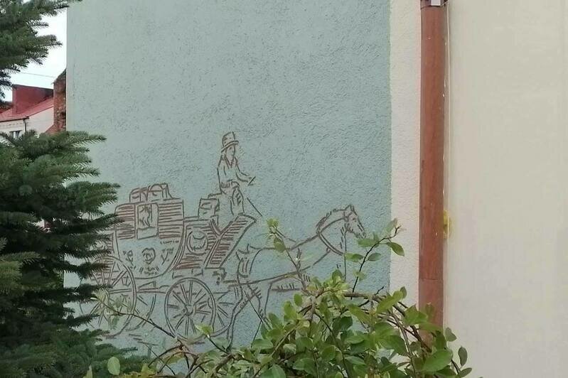 В Железнодорожном нарисовали средневековую карту на стене дома (фото) - Новости Калининграда | Фото: Калининград.Ru