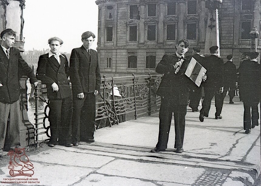 Прогулка по Калининграду. Зеленый мост. 1950-е гг. Автор: Н.П.Прудниченков. ГАКО, фотофонд. | Фото: госархив