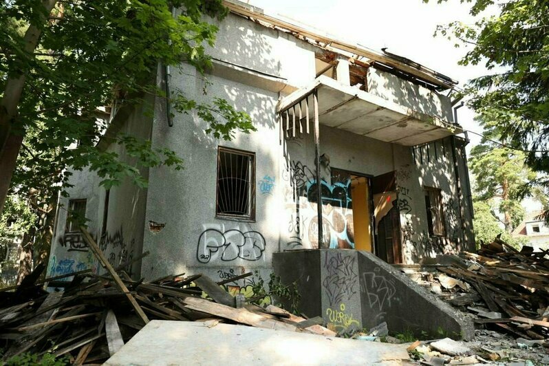 Жирафник в зоопарке, ремонт в ДК и новая парковка: Елена Дятлова проверила работы на социальных объектах в Калининграде | Фото: телеграм-канал Елены Дятловой