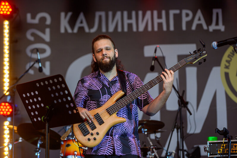 По Калининграду пронёсся «белый ураган». Публику на джазовом фестивале не отпугнули ни грозы, ни ливни | Фото: Александр Мелехов