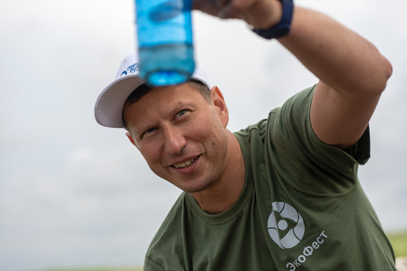 Специалисты взяли пробы воды в разных местах  | Фото: Александр Мелехов