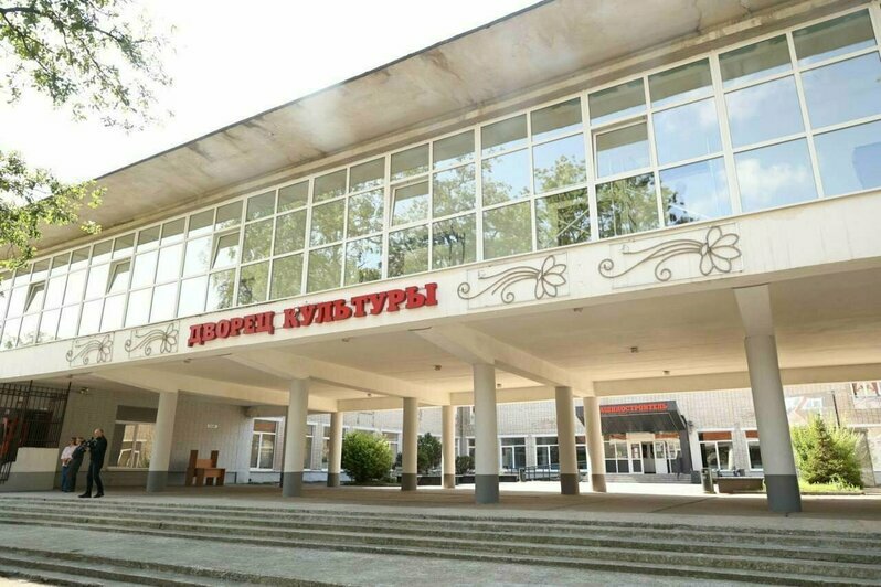 Жирафник в зоопарке, ремонт в ДК и новая парковка: Елена Дятлова проверила работы на социальных объектах в Калининграде | Фото: телеграм-канал Елены Дятловой