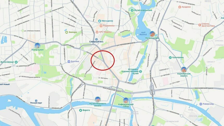 В Калининграде на Ленинском проспекте столкнулись автобус и маршрутка - Новости Калининграда | Фото: телеграм-канал «Общественный транспорт и дорожная информация»