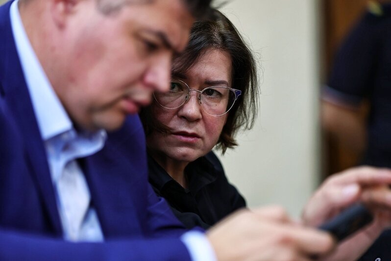 На первое заседание суда по громкому делу о растрате в БФУ имени Канта пришла мать Александра Фёдорова - Новости Калининграда | Фото: Александр Подгорчук / «Клопс»