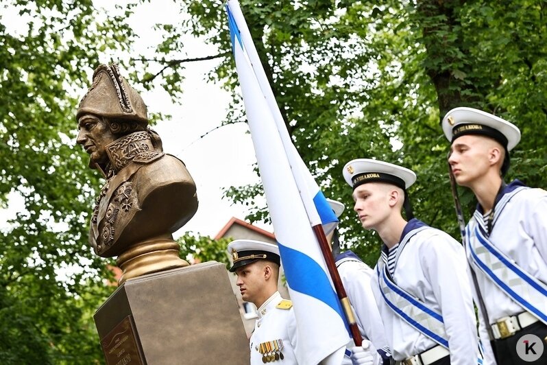 В Калининграде открыли памятник великому русскому флотоводцу Фёдору Ушакову (фоторепортаж) - Новости Калининграда | Фото: Александр Подгорчук / «Клопс»