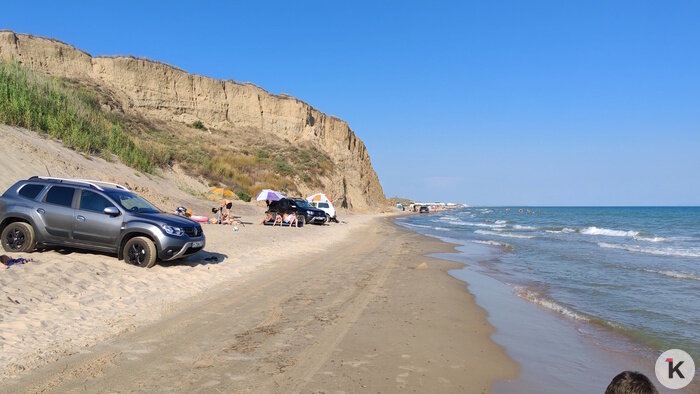 Под Балтийском внедорожник застрял в песке на берегу моря, в Пионерском трактор поехал по пляжу (фото, видео) - Новости Калининграда | Фото читателя