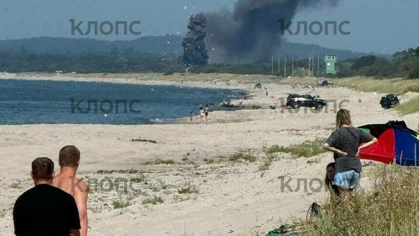 На Балтфлоте раскрыли причину взрывов, которые напугали отдыхающих в выходные - Новости Калининграда | Фото очевидцев