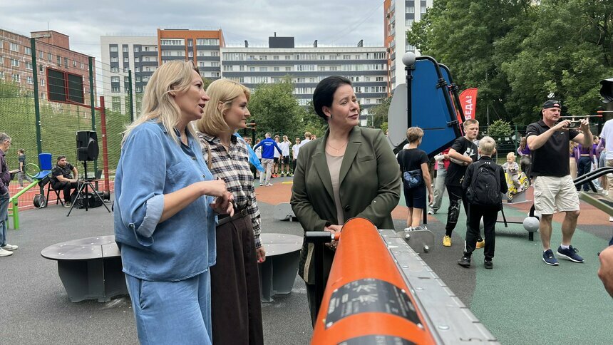 Елене Дятловой показали новое спортивное пространство на улице Трибуца | Фото: Арина Ефимова 