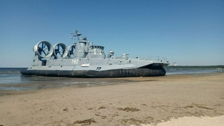Малый десантный корабль Балтфлота поставил мины в морском полигоне - Новости Калининграда | Фото: Балтийский флот