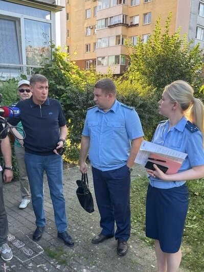 500 тысяч застряли в воздухе: в Калининграде УК год кормила жильцов высотки завтраками о починке лифта - Новости Калининграда